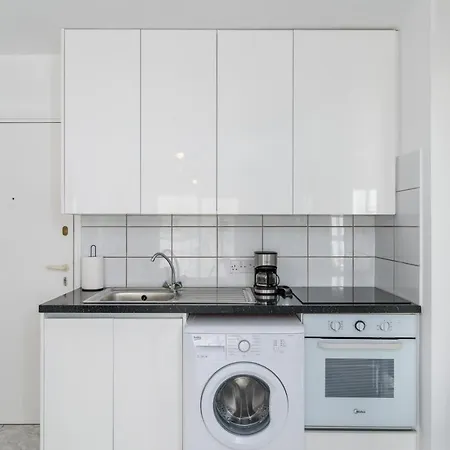 Apartament White 1-bedroom & Sundeck By Mackenzie