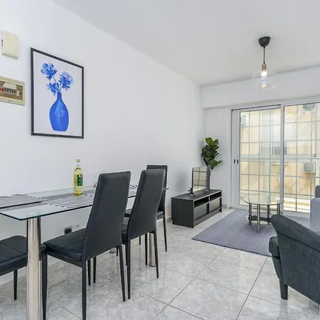 White 1-bedroom By Mackenzie Apartment *
