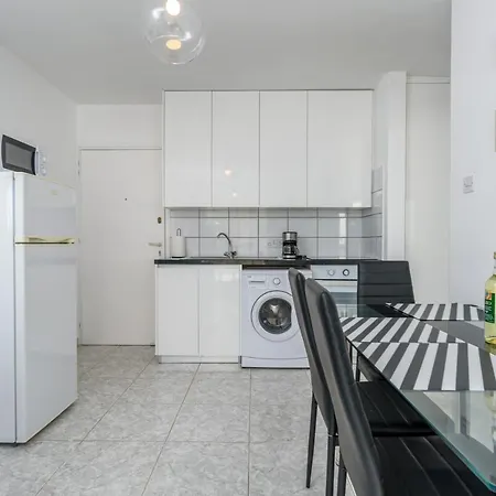 Apartment White 1-bedroom By Mackenzie