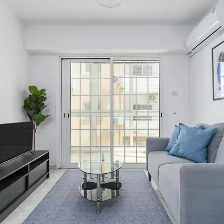 Apartment White 1-bedroom By Mackenzie Larnaca