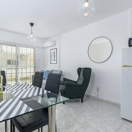 White 1-bedroom By Mackenzie