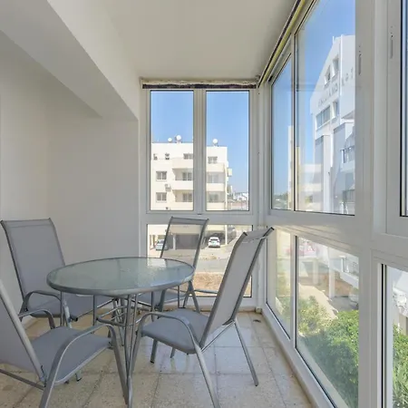 Appartamento White 1-bedroom & Sundeck By Mackenzie Larnaca