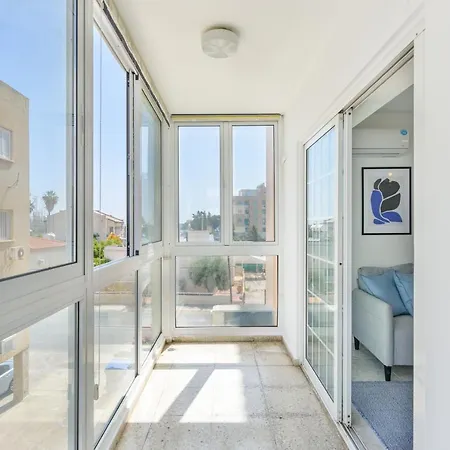 White 1-bedroom By Mackenzie Apartament Larnaca